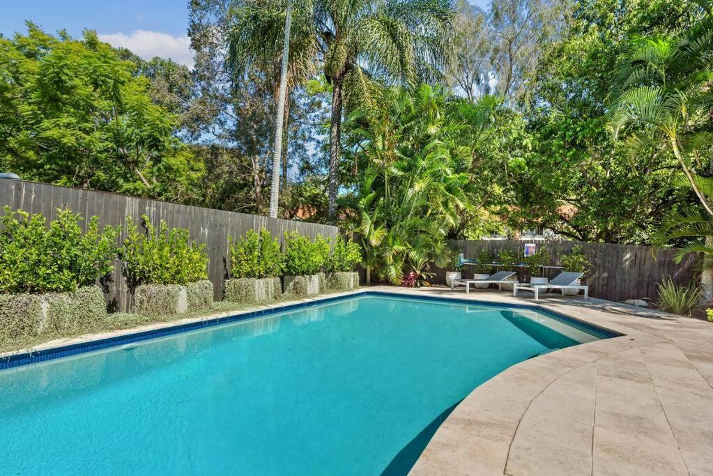 A Family Affair ~ 4 Bed/2.5bath/pool ~ Morningside Holiday home