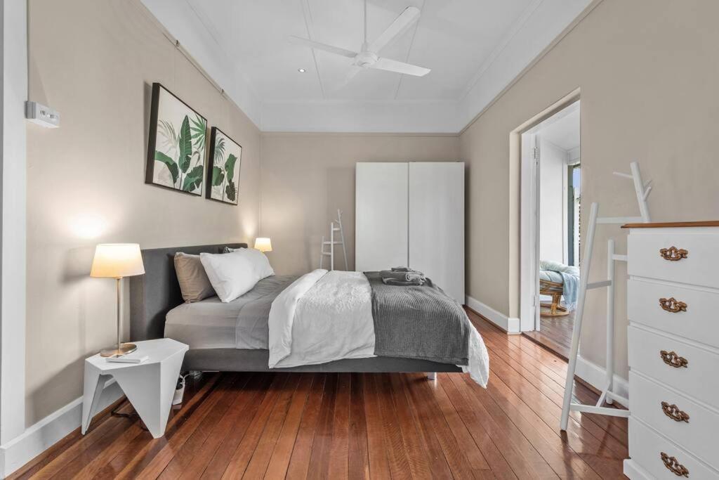 Apartment Abracadabra! ~ 1bed / 1bath / Balconies ~ New Farm