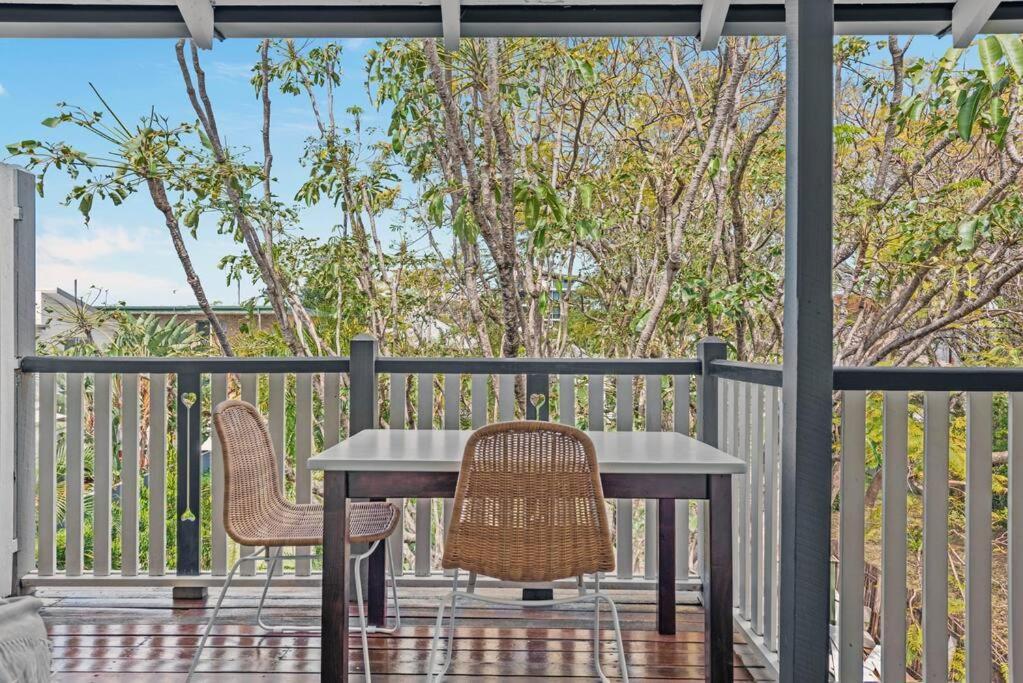 Abracadabra! ~ 1bed / 1bath / Balconies ~ New Farm * Brisbane