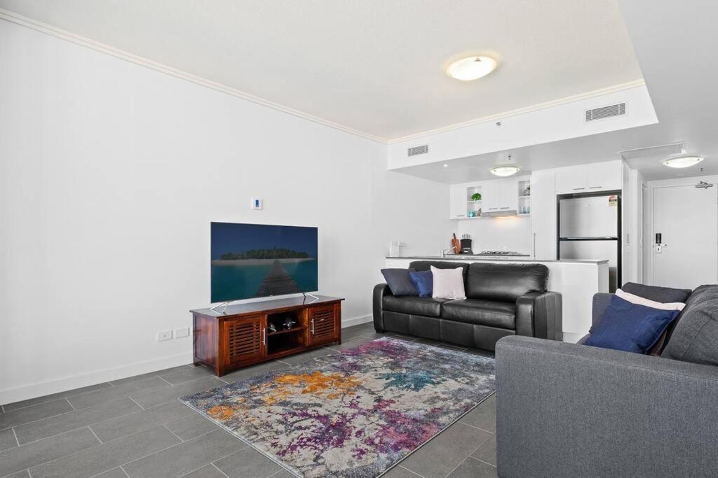 Offline - 37f Cbd With Views And Pool * Brisbane