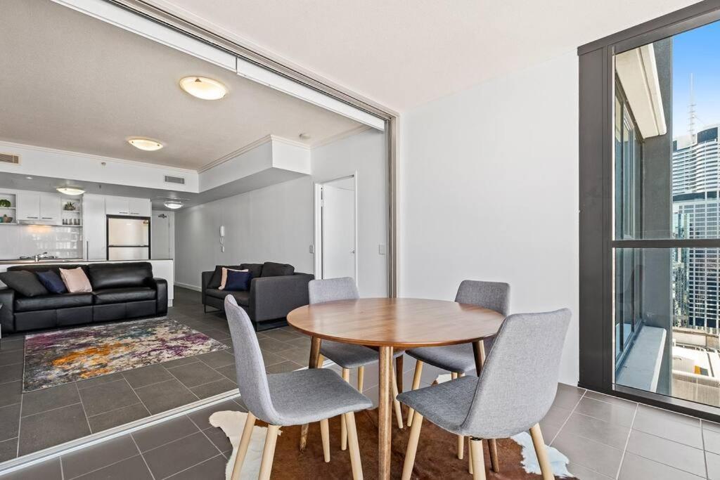 Apartment Offline - 37f Cbd With Views And Pool