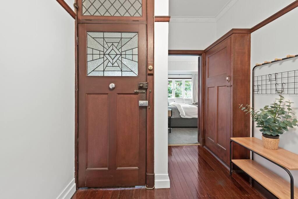 Art Deco In Ascot! ~ 2 Bed / 1 Bath / 1 Car Brisbane