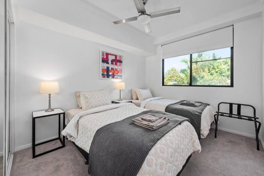 New Farm Water Views! 2bed/2bath/1car Apartment *