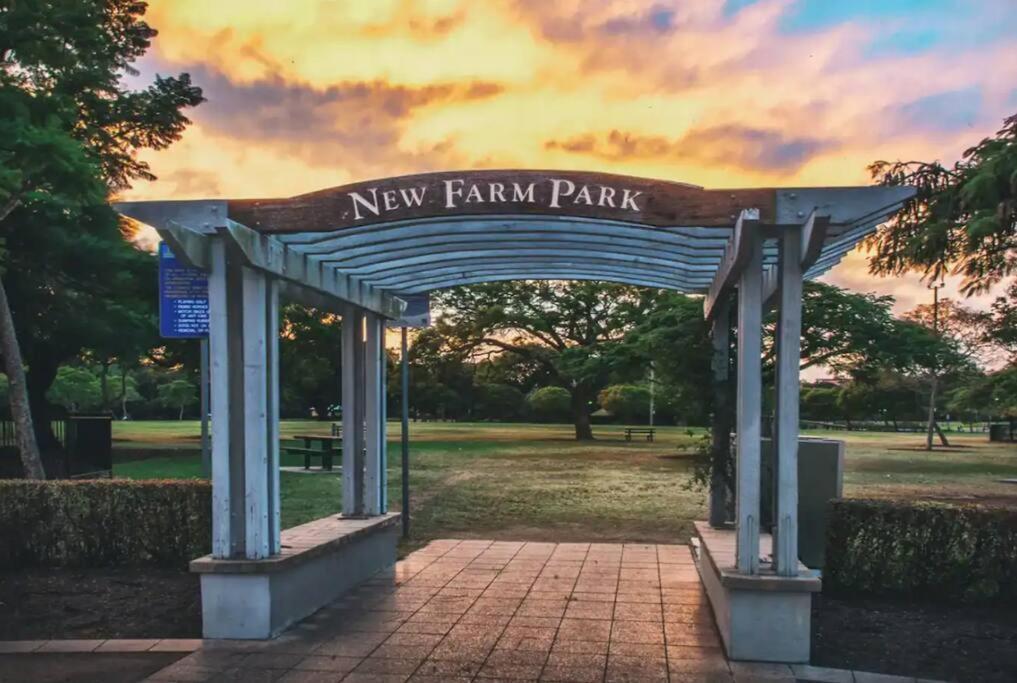 New Farm Water Views! 2bed/2bath/1car * Brisbane