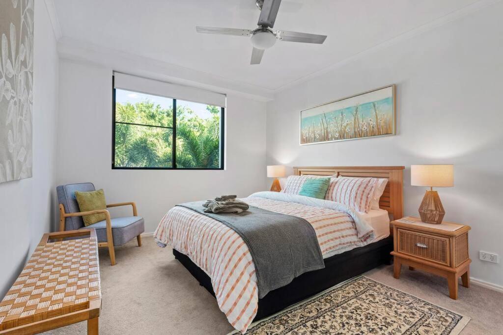 New Farm Water Views! 2bed/2bath/1car *