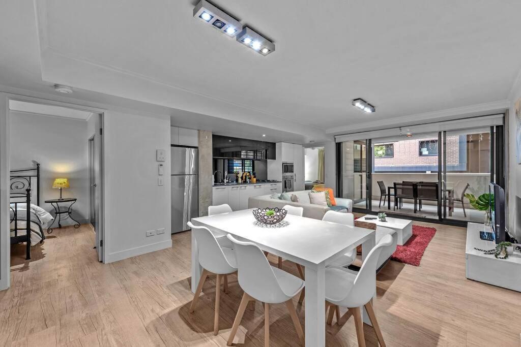 South Bank Central! ~ 2bed, 2bath, 1car, 2balcony Brisbane