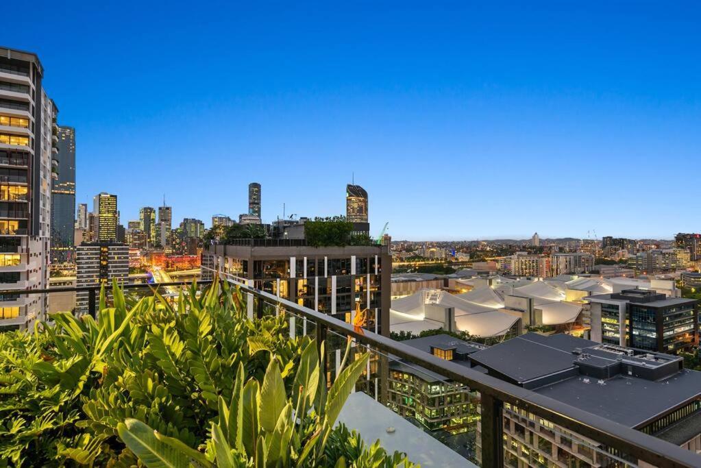 South Bank Stunner! ~ 3 Bed/2 Bath/1car/views Brisbane