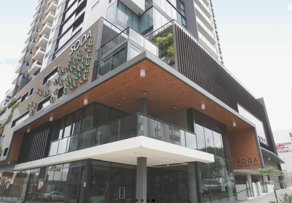South Bank Stunner! ~ 3 Bed/2 Bath/1car/views * Brisbane