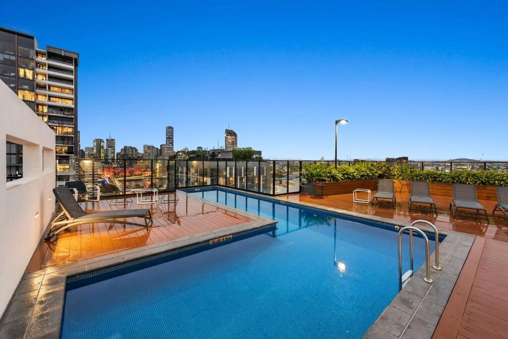 South Bank Stunner! ~ 3 Bed/2 Bath/1car/views Brisbane