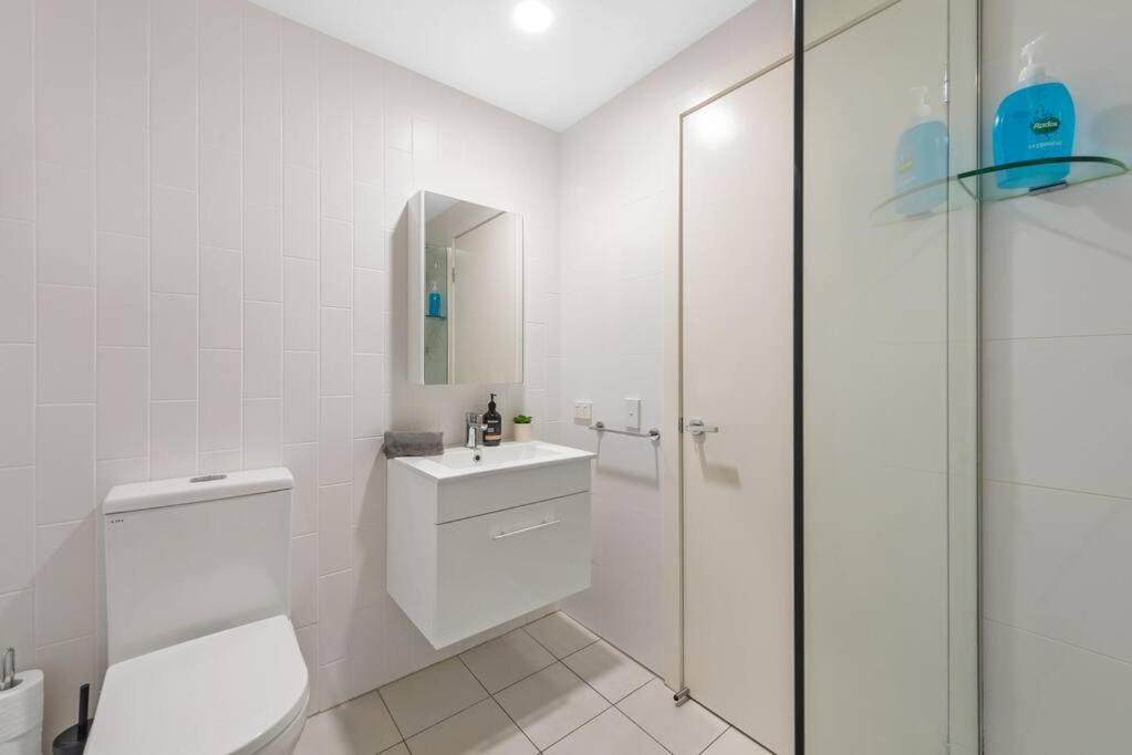 South Bank Stunner! ~ 3 Bed/2 Bath/1car/views Apartment