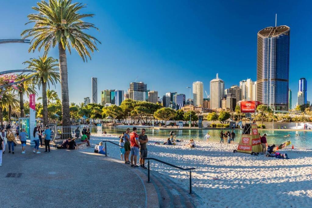 South Bank Stunner! ~ 3 Bed/2 Bath/1car/views *
