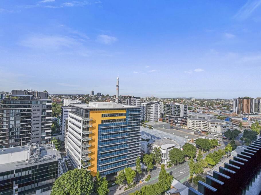 Apartment South Bank Styling! ~ 1bed, 1bath, 1car, Balcony *
