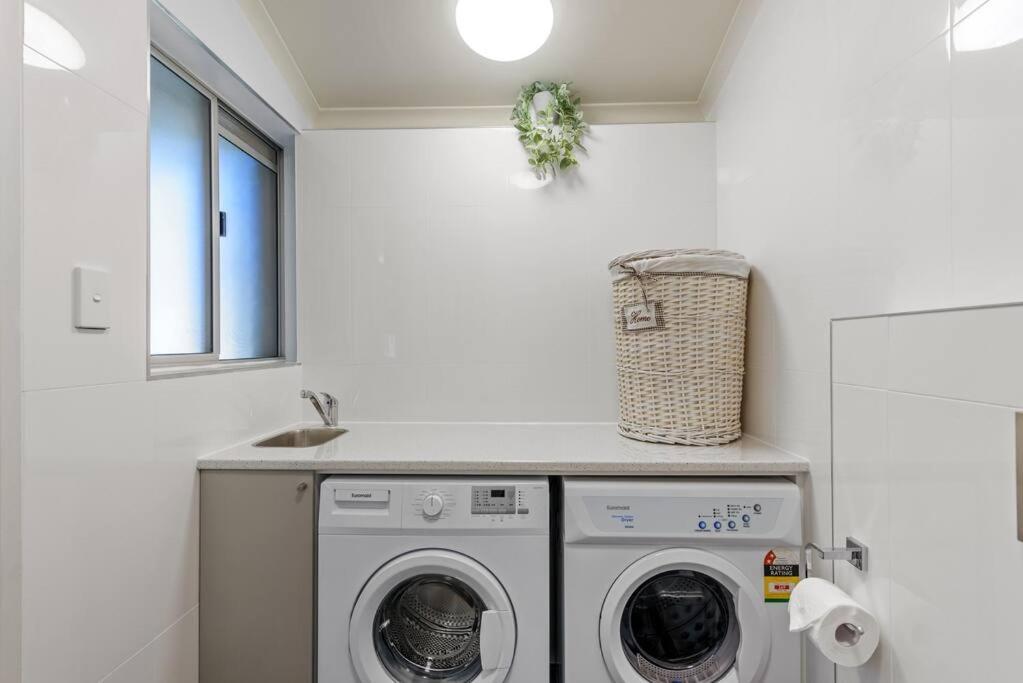 Hidden Away In New Farm ~ 1 Bed/1 Bath/1 Car *