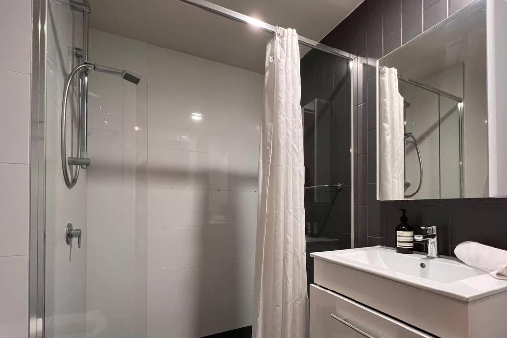 South One Bedroom Apartment *