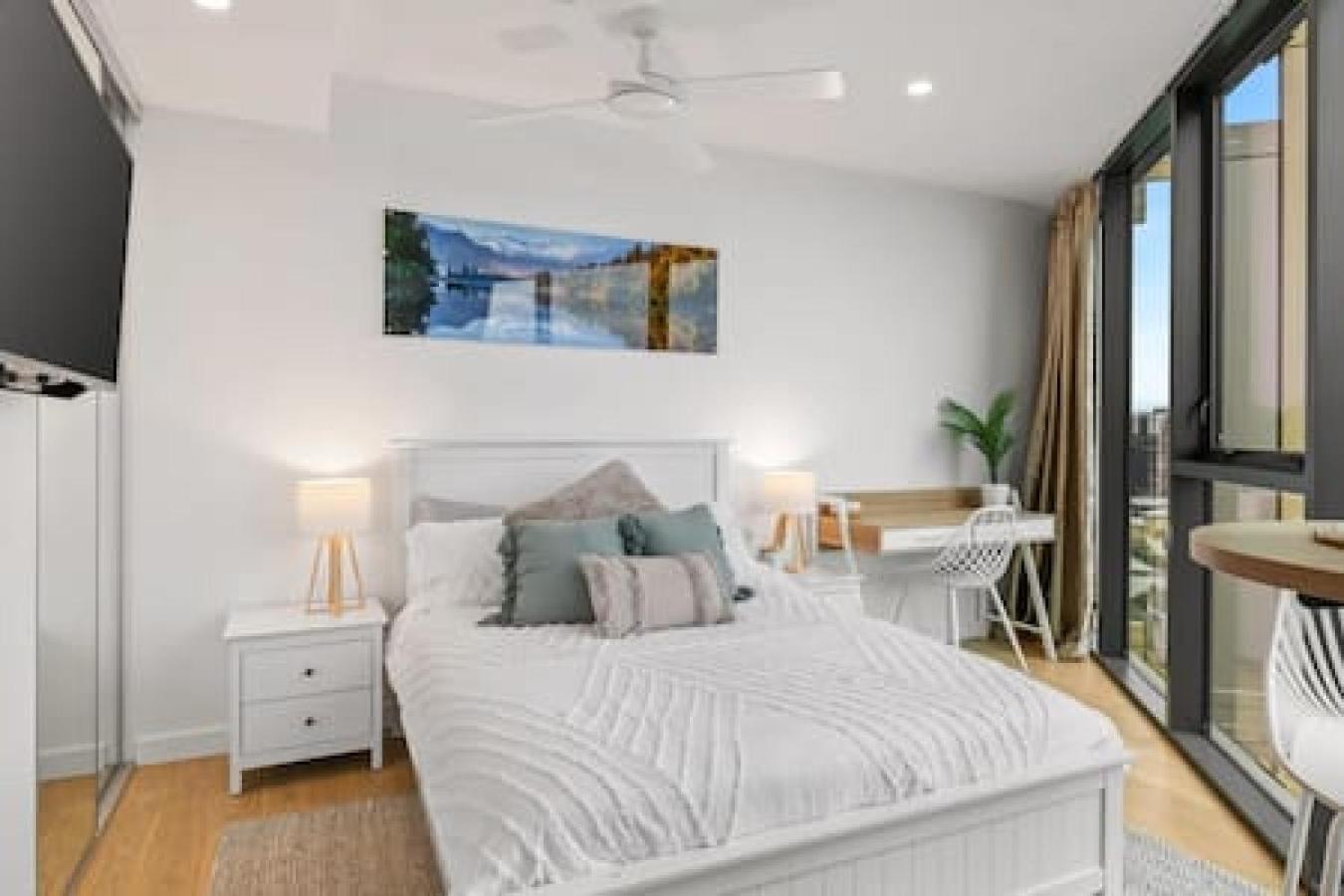 Chic Living W Sunset Views 2bd1