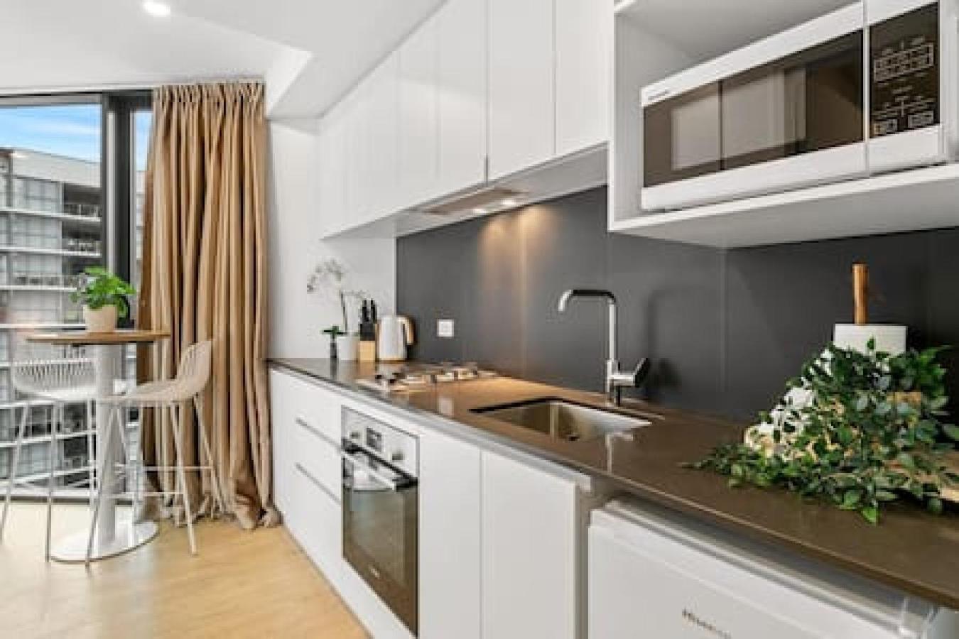 Chic Living W Sunset Views 2bd1 Apartment *