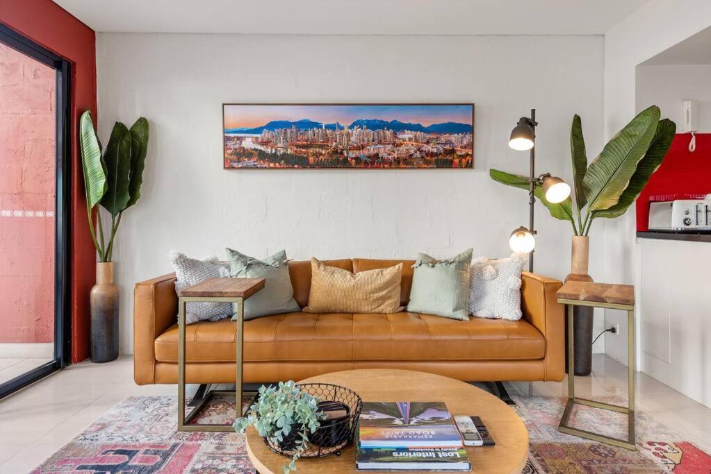 Iconic Warehouse Apartment~cbdedge~2bed/2bath/1car Apartment *