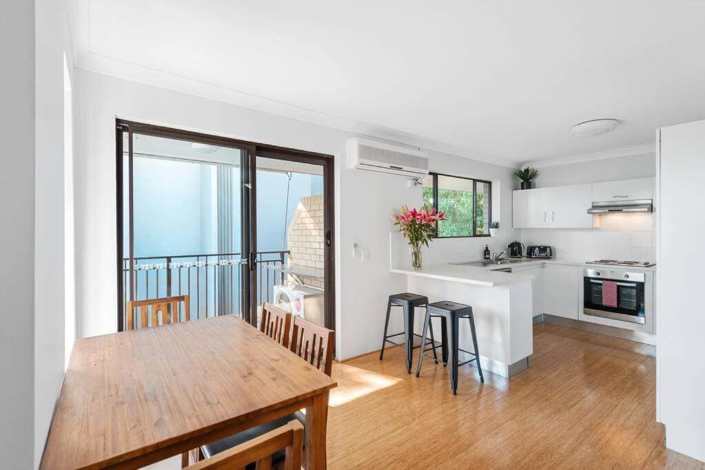 Spacious & Comfy 2 Bed 2 Bath 2 Car - Auchenflower Brisbane