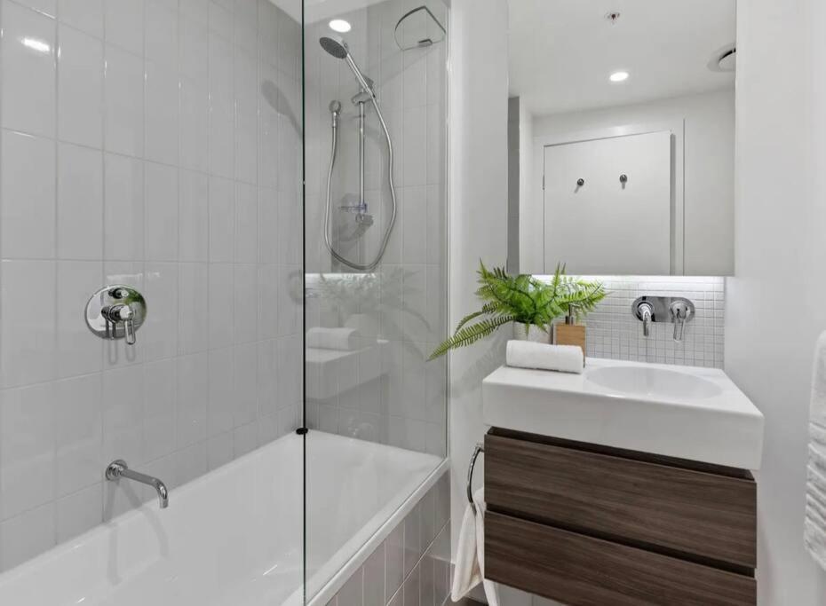 1 Bed 2 Bath - Apartment *