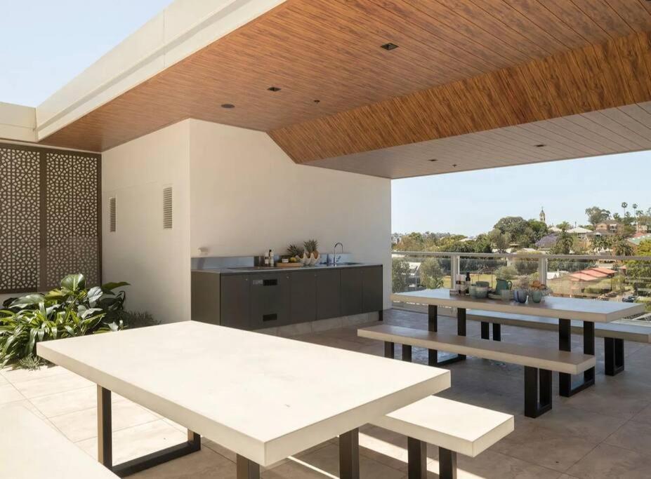 1 Bed 2 Bath - * Brisbane