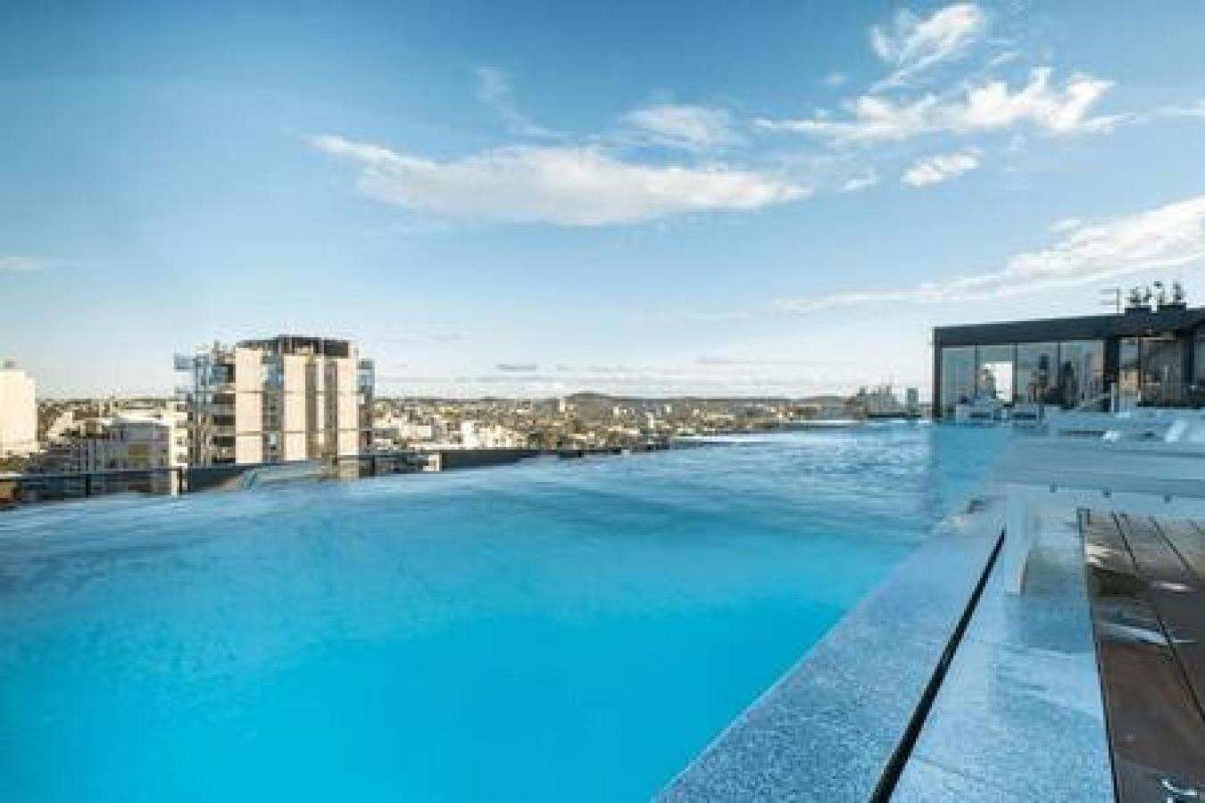 Stunning Water View 11th Floor 2br Apt Freeparking