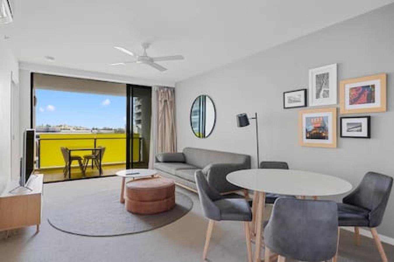 54q Abnb-style Opposite Lush Park Playground, Portside 2br Fpkg *