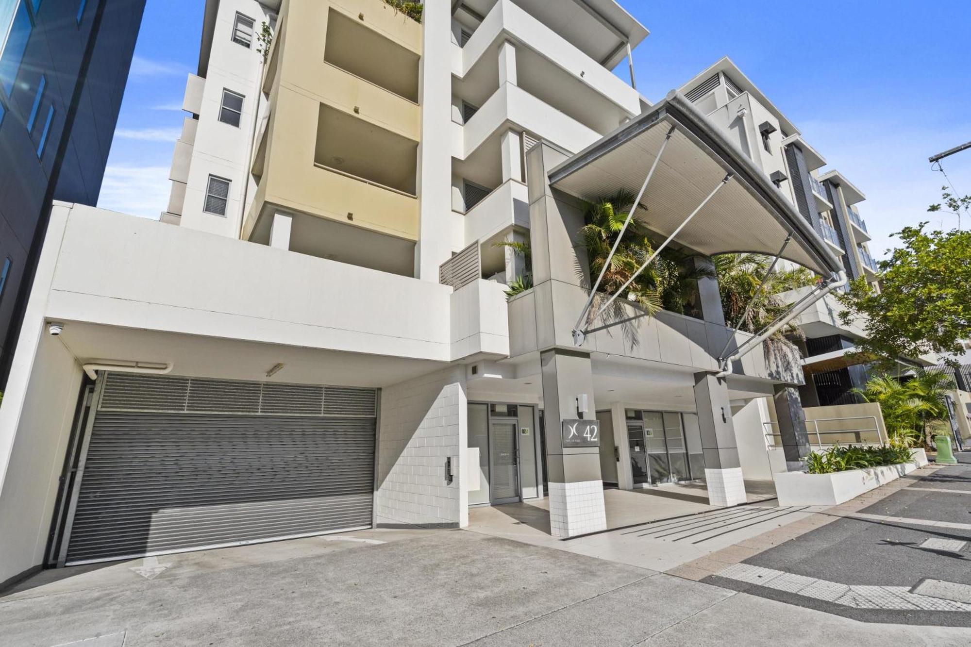 Modern 2br Next To Southbank Free Wifi & Pool Apartment Brisbane