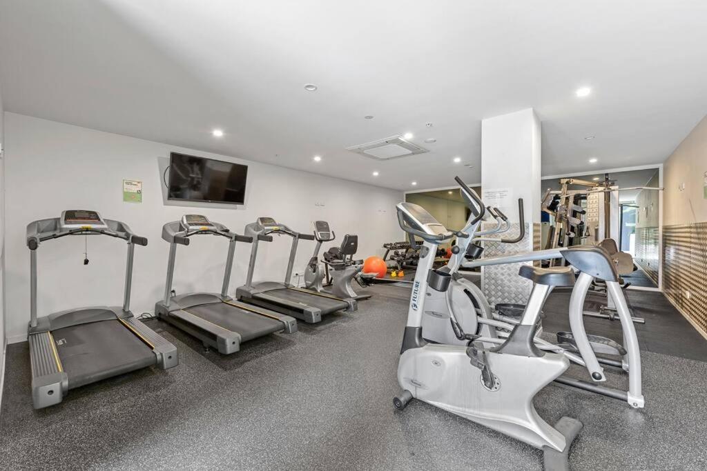 South Bank Living! ~ 1bed, 1bath, 1car, Balcony