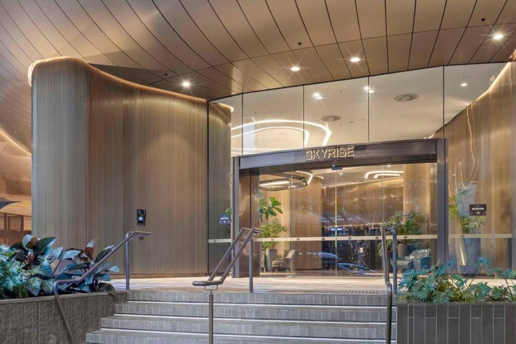 High Level Riverview 1b1b In Centre Of Cbd Apartment Brisbane