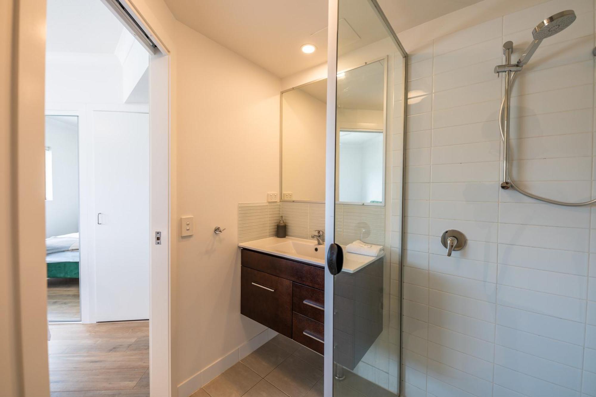 Tranquil 2-bed Inner City Retreat With Parking Brisbane