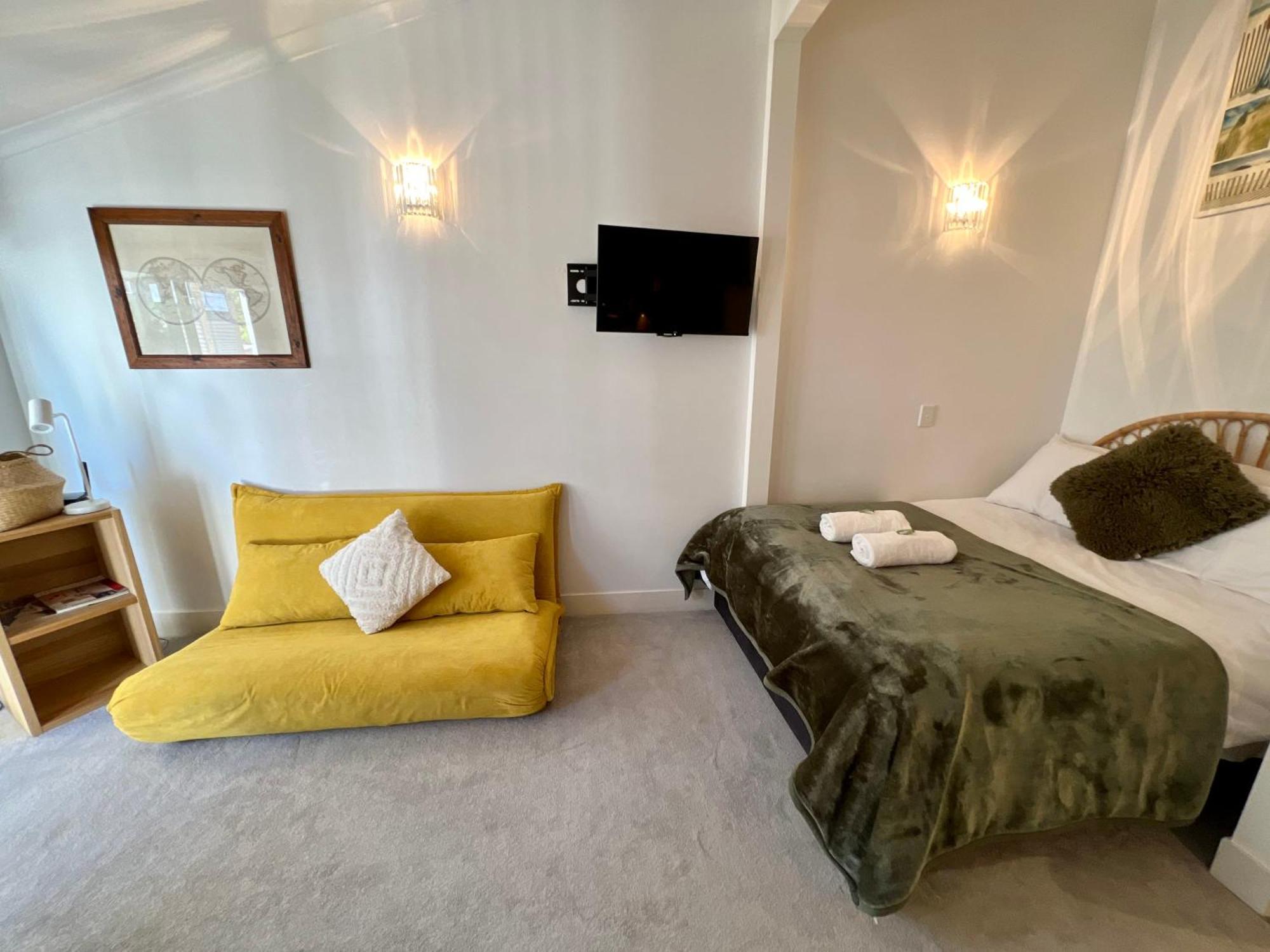 Self Contained Haven In New Farm Apartment *