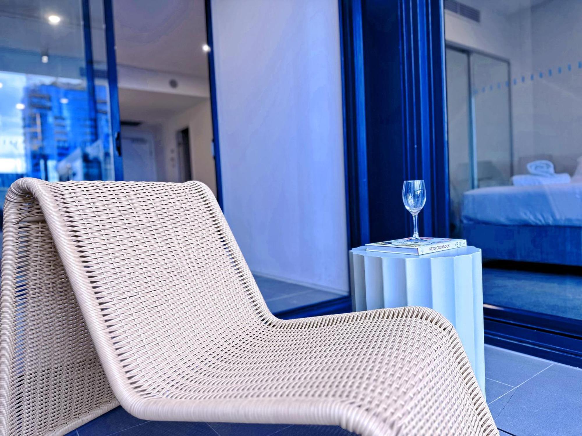 Cultural Oasis Kingbed At South Bank *