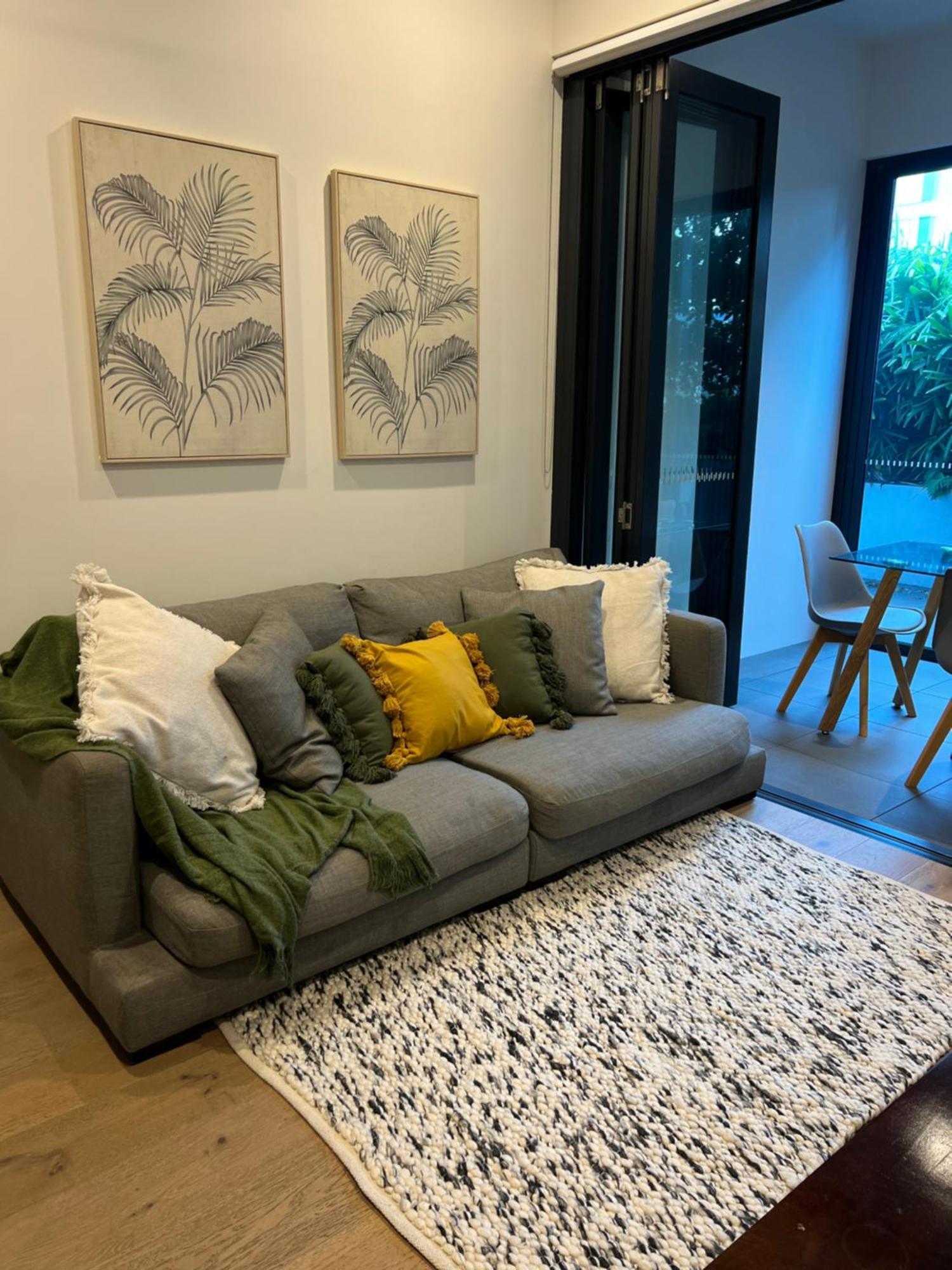 Apartment Great Located Unit/private Balcony, Pool,gym,parking