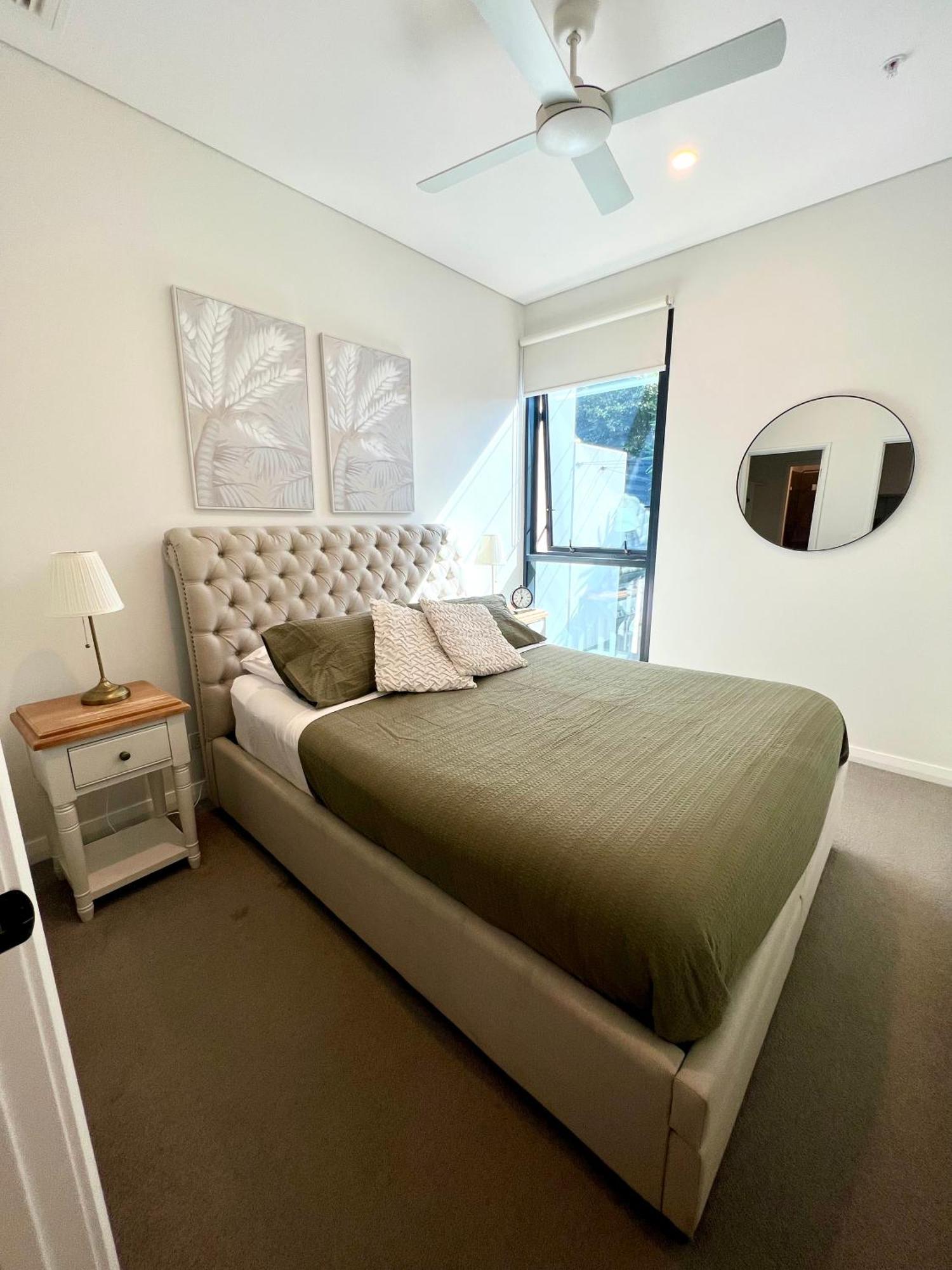 Great Located Unit/private Balcony, Pool,gym,parking Apartment Brisbane