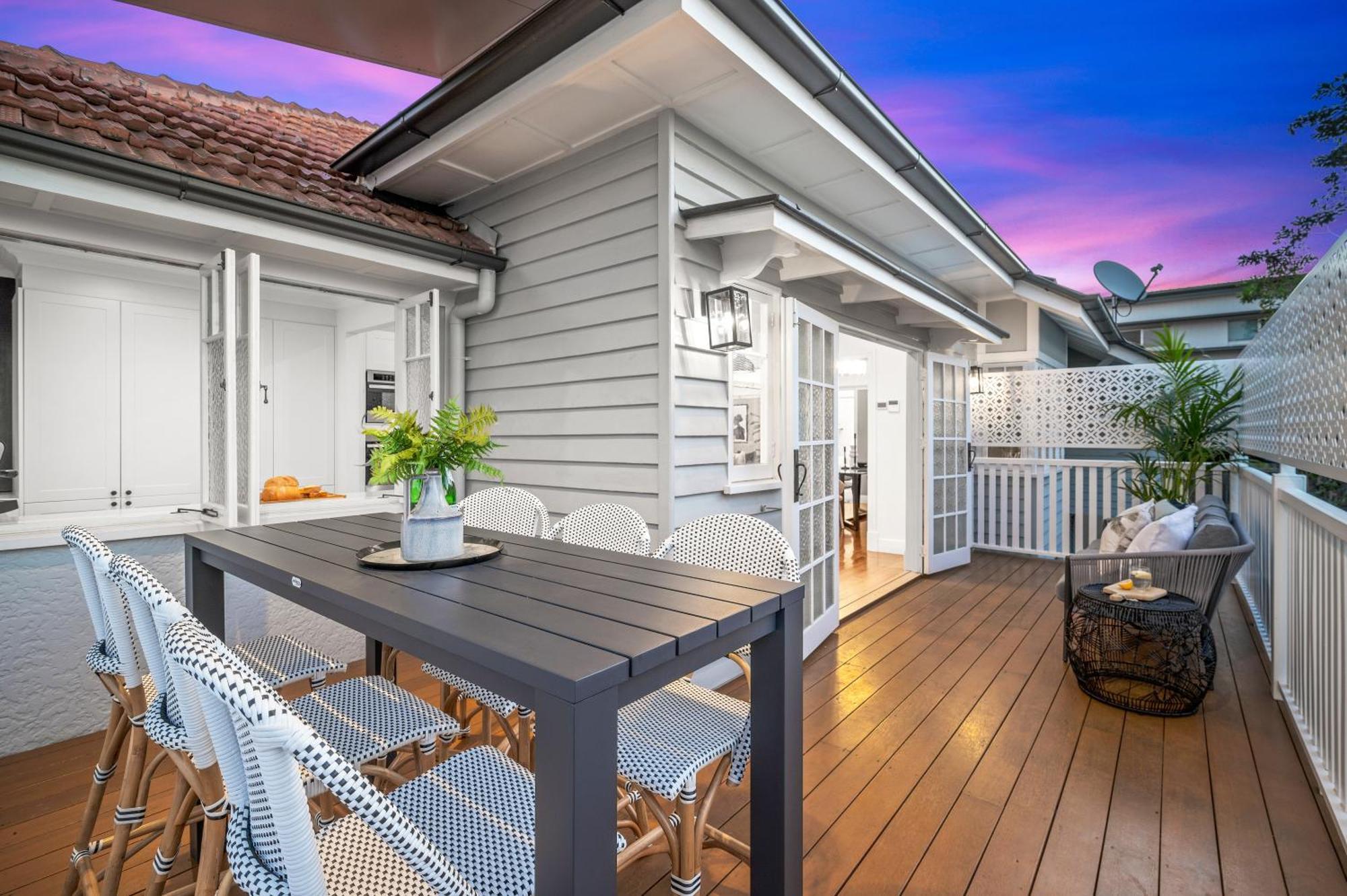 Evandale, 1920's Historic ,stunning And Modern With Amazing Views Holiday home
