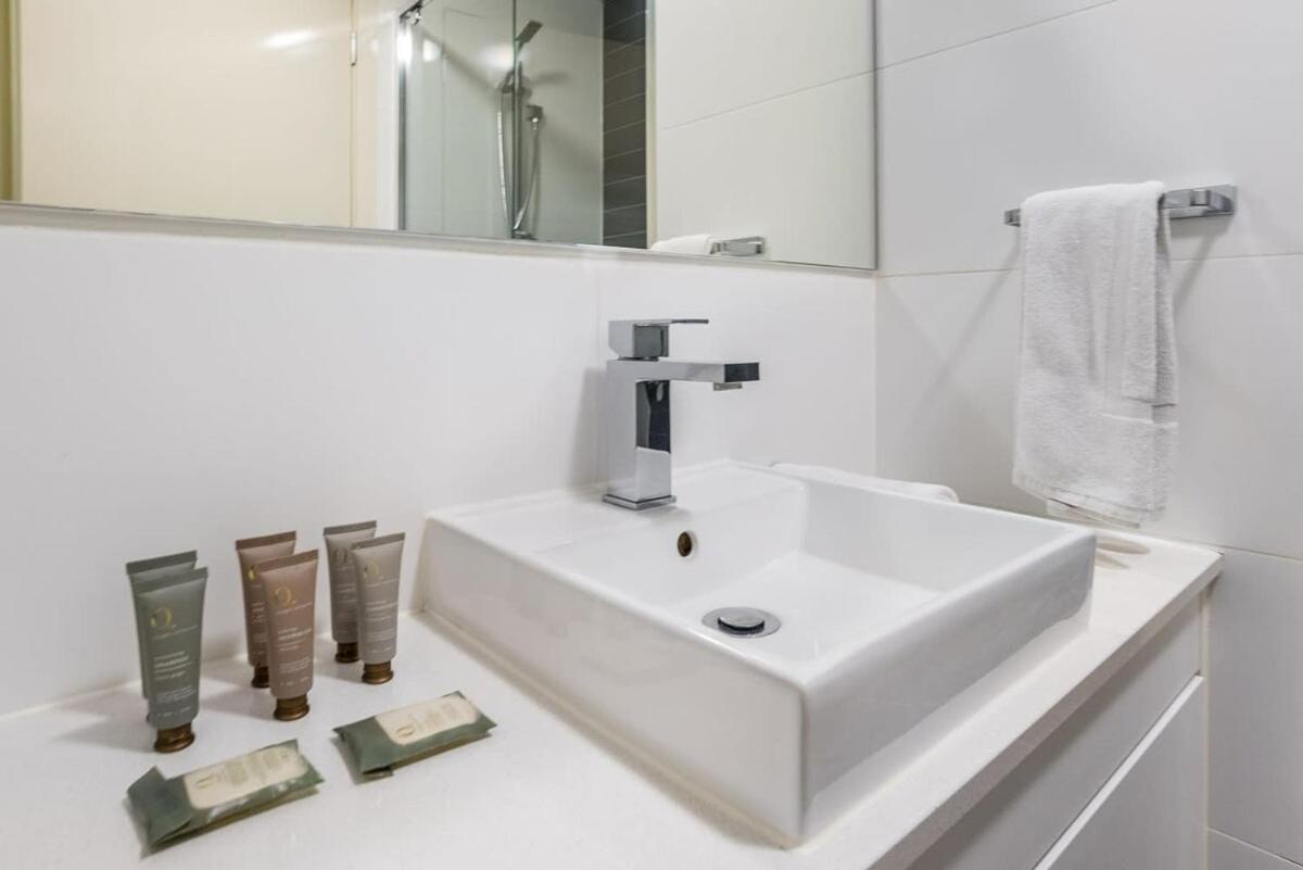 Apartment Radiant With Rooftop Entertaining Area *