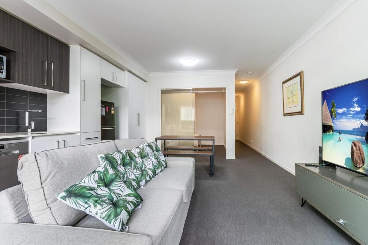 Radiant With Rooftop Entertaining Area Apartment *
