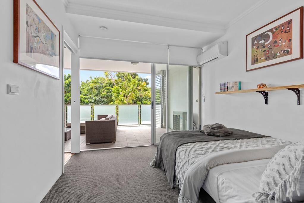 Spacious & Peaceful! 1bed/2bath/1car ~ Cbd