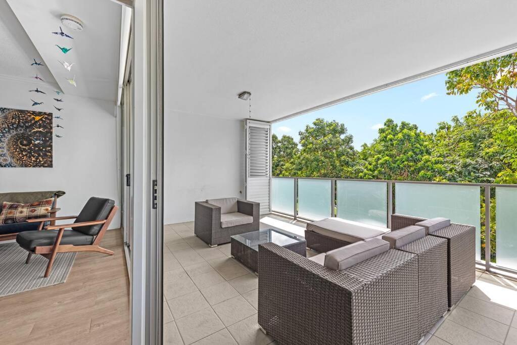 Spacious & Peaceful! 1bed/2bath/1car ~ Cbd Apartment