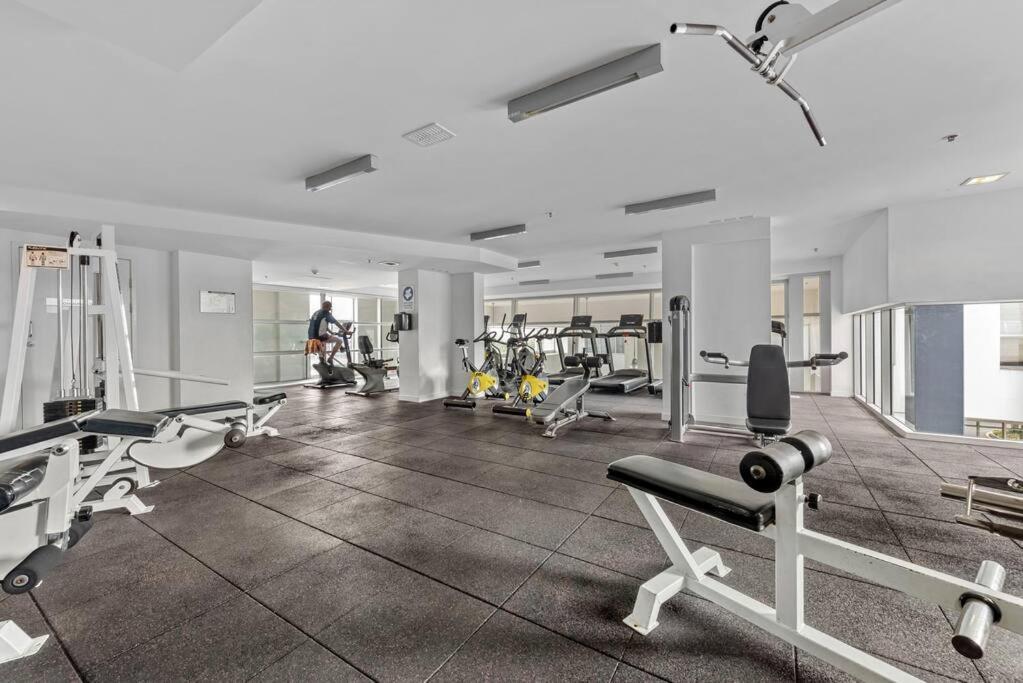 Apartment Spacious & Peaceful! 1bed/2bath/1car ~ Cbd