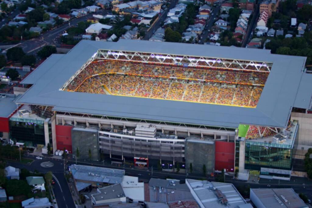 Iconic Warehouse Apartment~cbdedge~2bed/2bath/1car Apartment