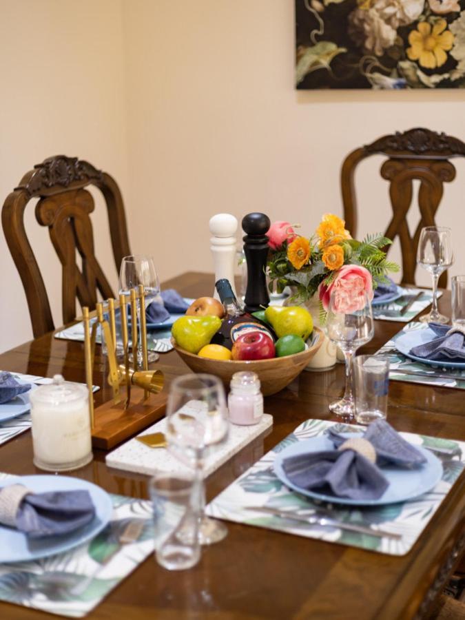 Hotel 4br German Style W Pool Eight Mile Plains Brisbane