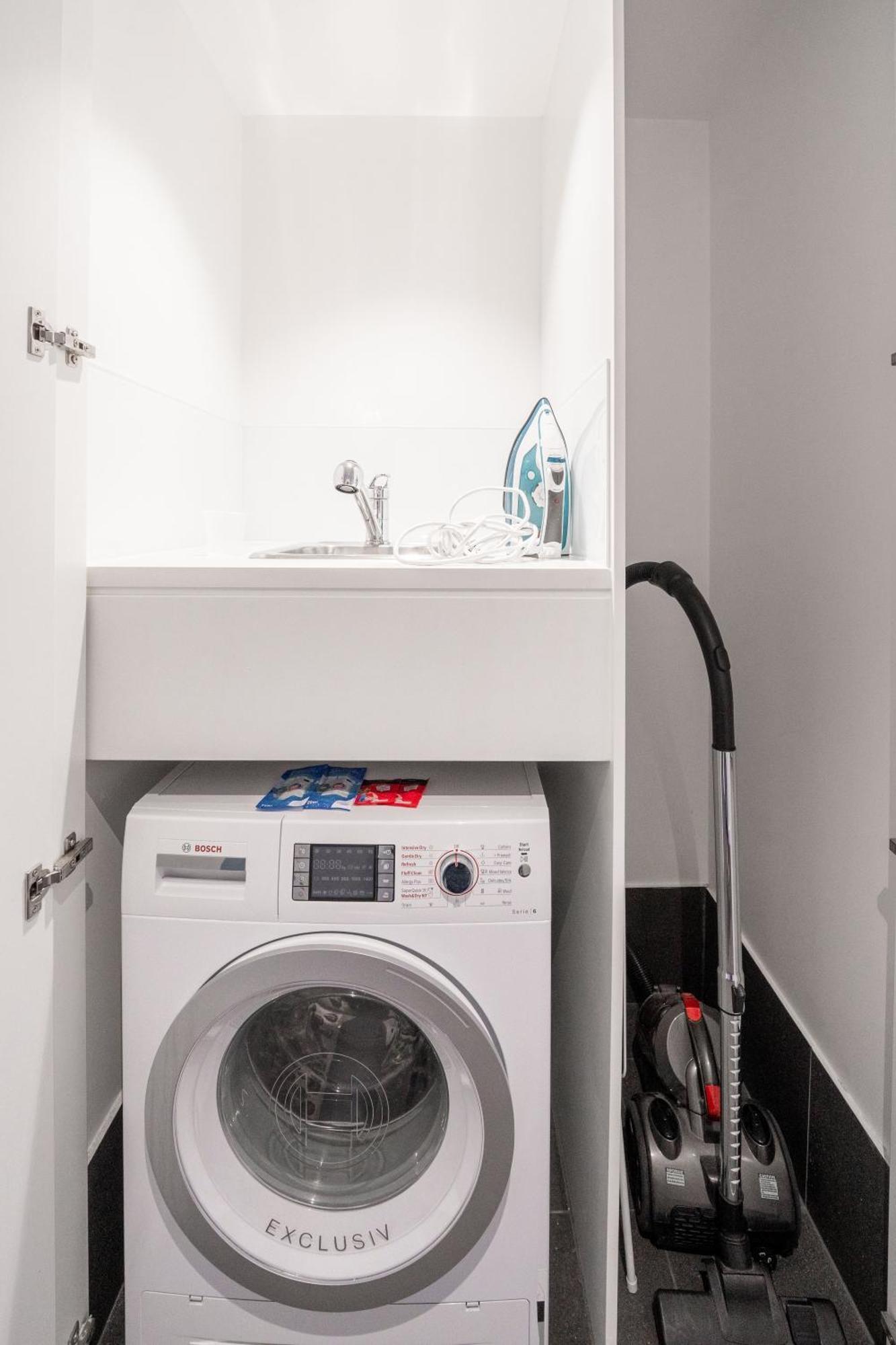 Cbd Riverview 2b1b W Shared Pool, Gym Apartment Brisbane