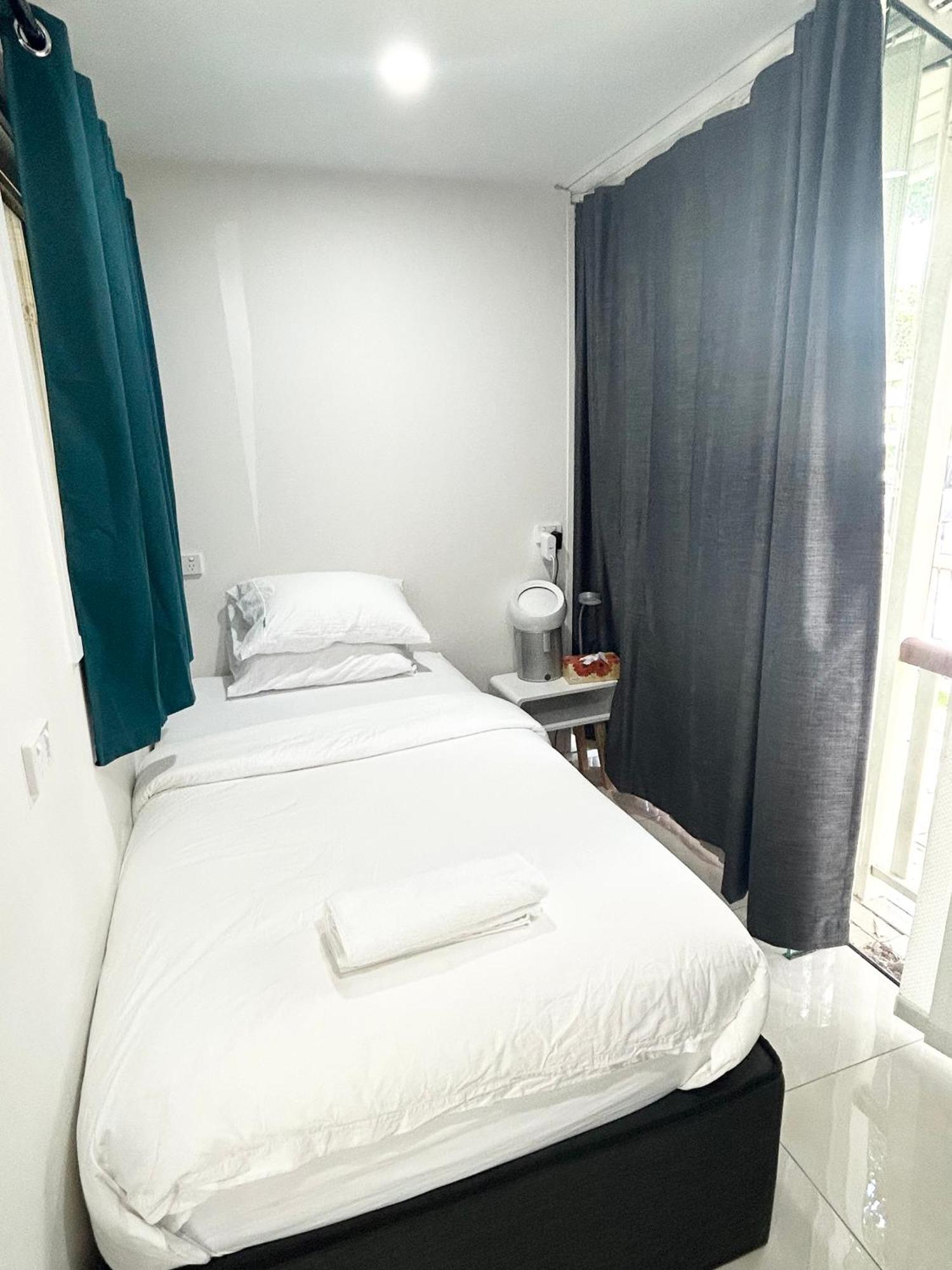 Guest house 26 Gladstone Rd Highgate Hill