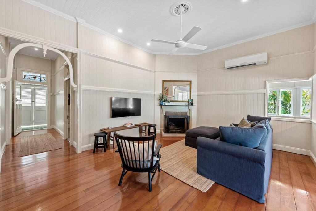 Holiday home Poppy's Place! 4bed/1bath/2car/views/house ~bardon
