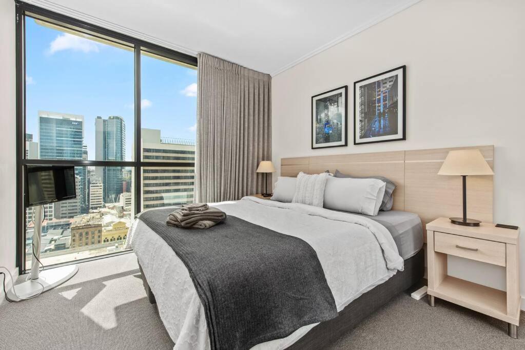 Apartment Centre! 1bed/1bath/study/1car/balcony ~ Cbd Brisbane