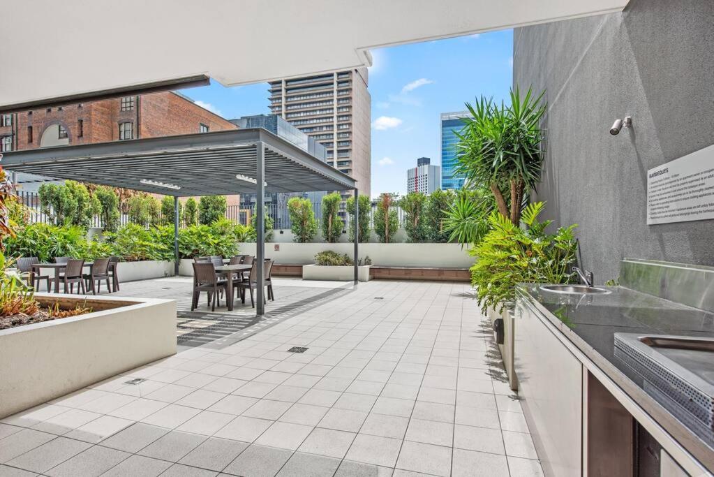 Apartment Centre! 1bed/1bath/study/1car/balcony ~ Cbd Brisbane