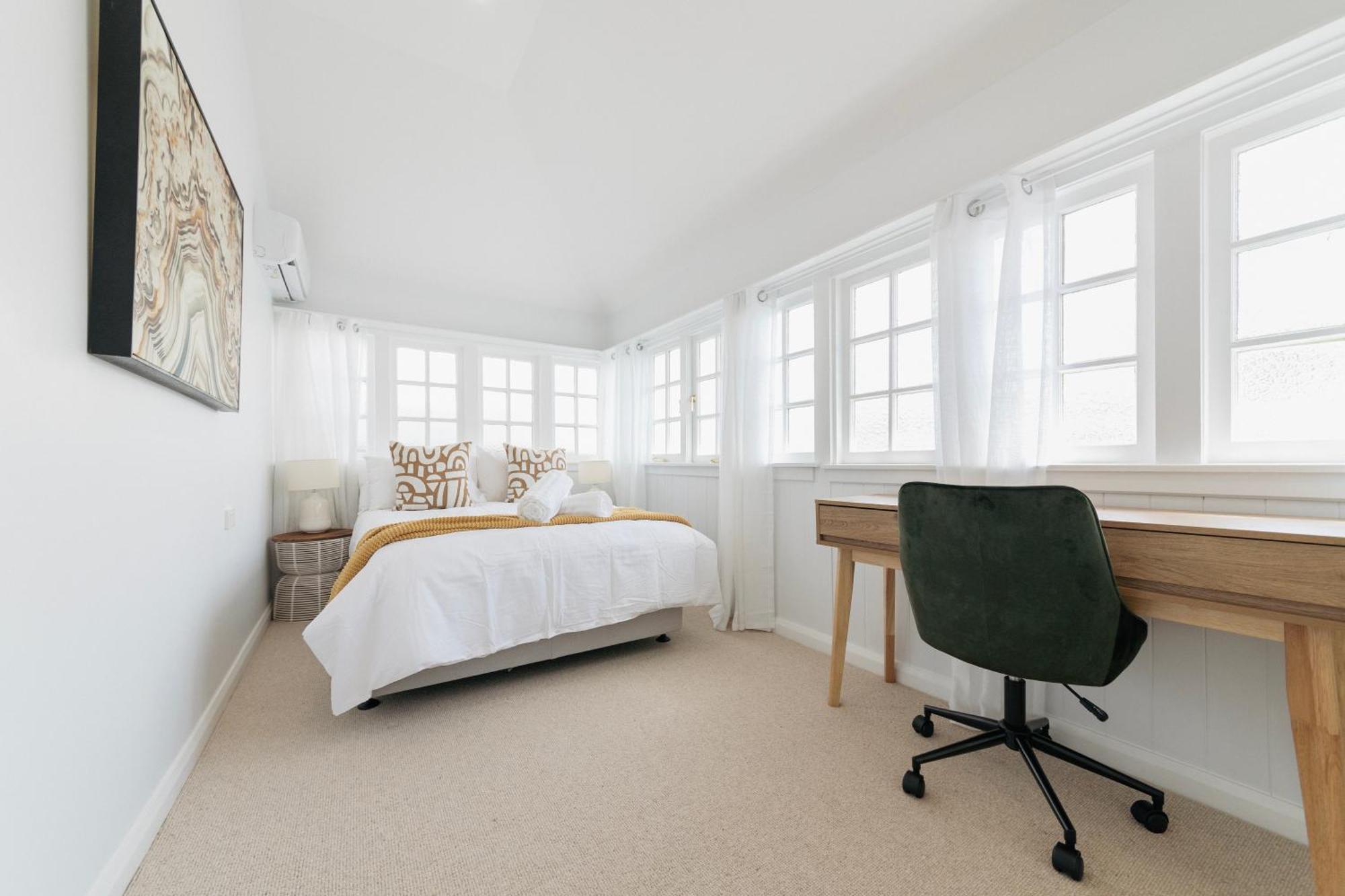 Urban Getaway Bardon Luxe 3 Bed 2 Bath And Pool Holiday home