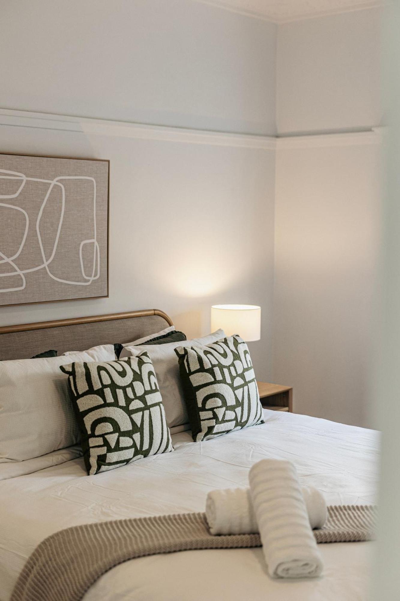Urban Getaway Bardon Luxe 3 Bed 2 Bath And Pool Holiday home *