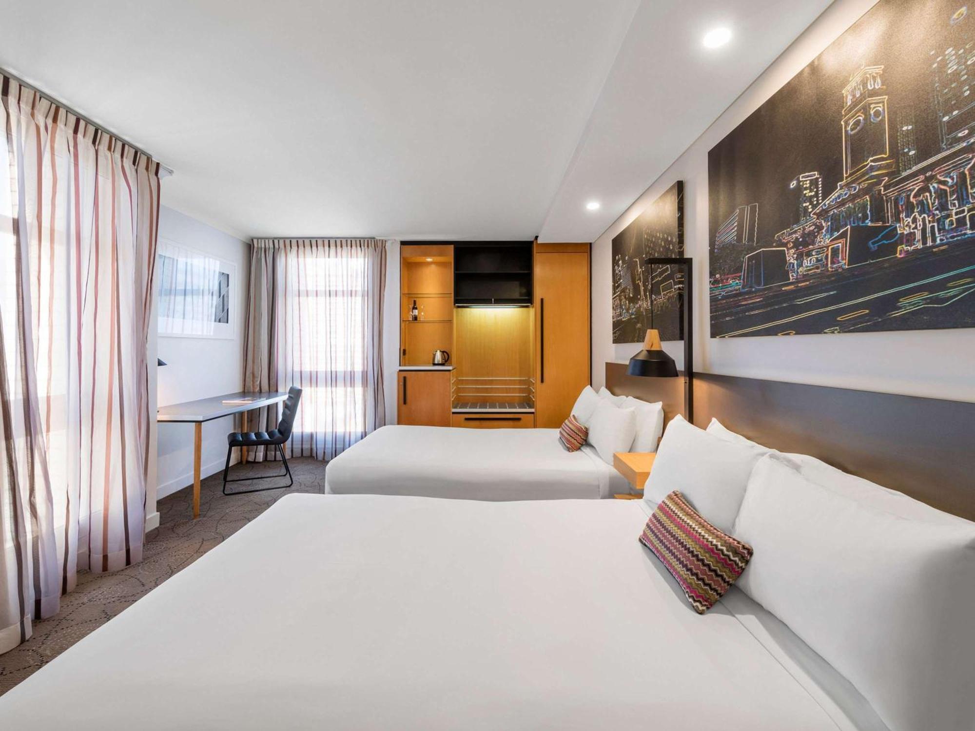 Mercure King George Square Hotel 4*